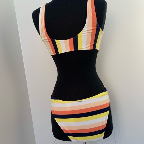 Abercrombie and Fitch one piece bathing suit - Picture 5 of 12